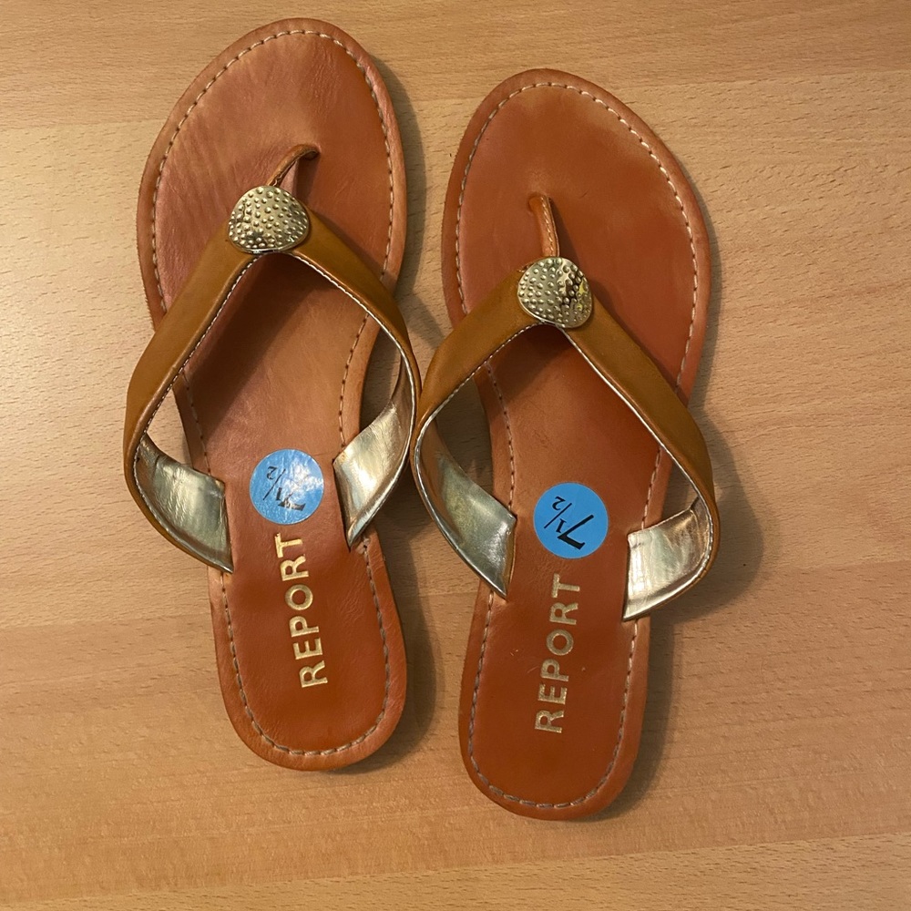 BROWN FLIP FLOPS